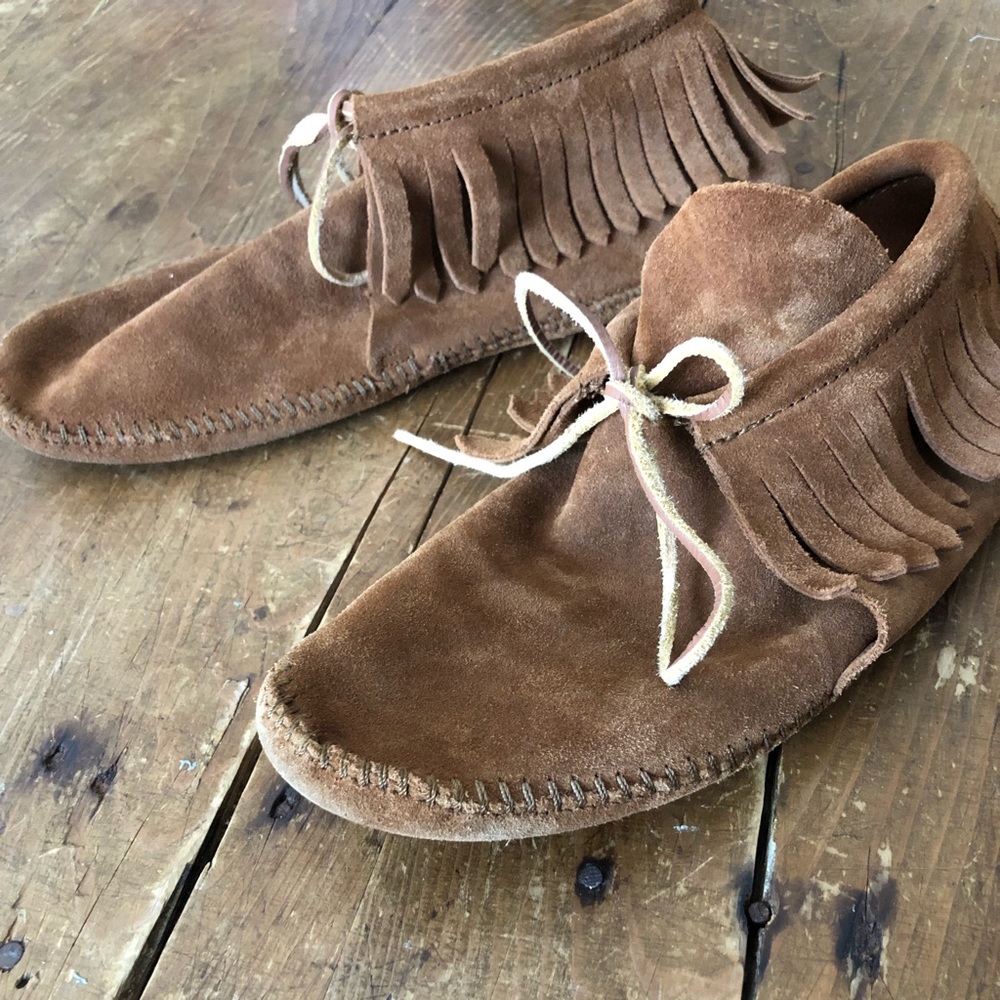 Fringe moccasins